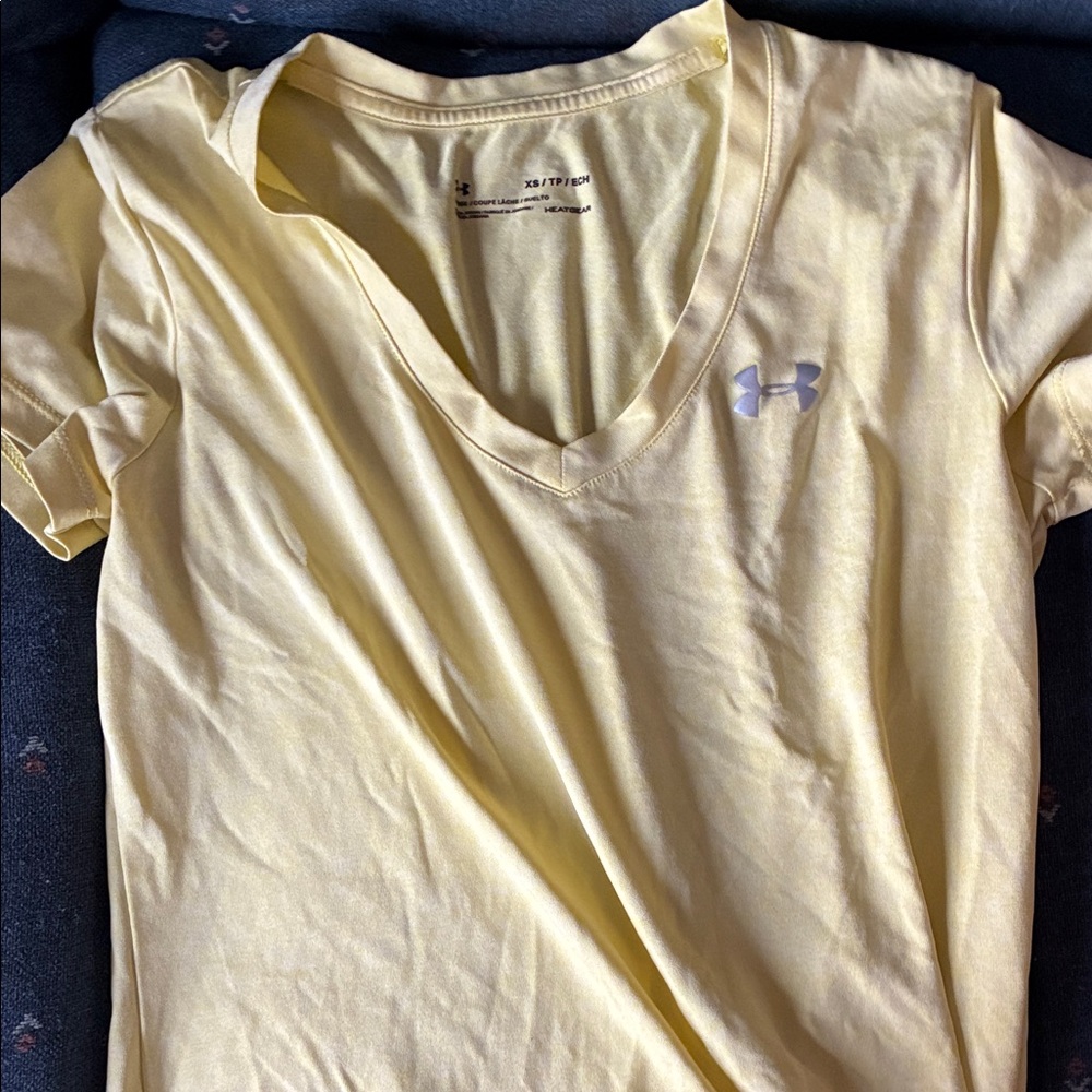 Under Armour Women's Light Yellow V-Neck Tee